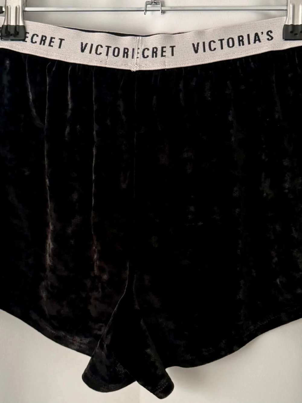 Women’s Victoria’s Secret black velour velvet sleep shorts Small